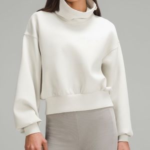 NWOT Lululemon Full Flourish Pullover: size 4